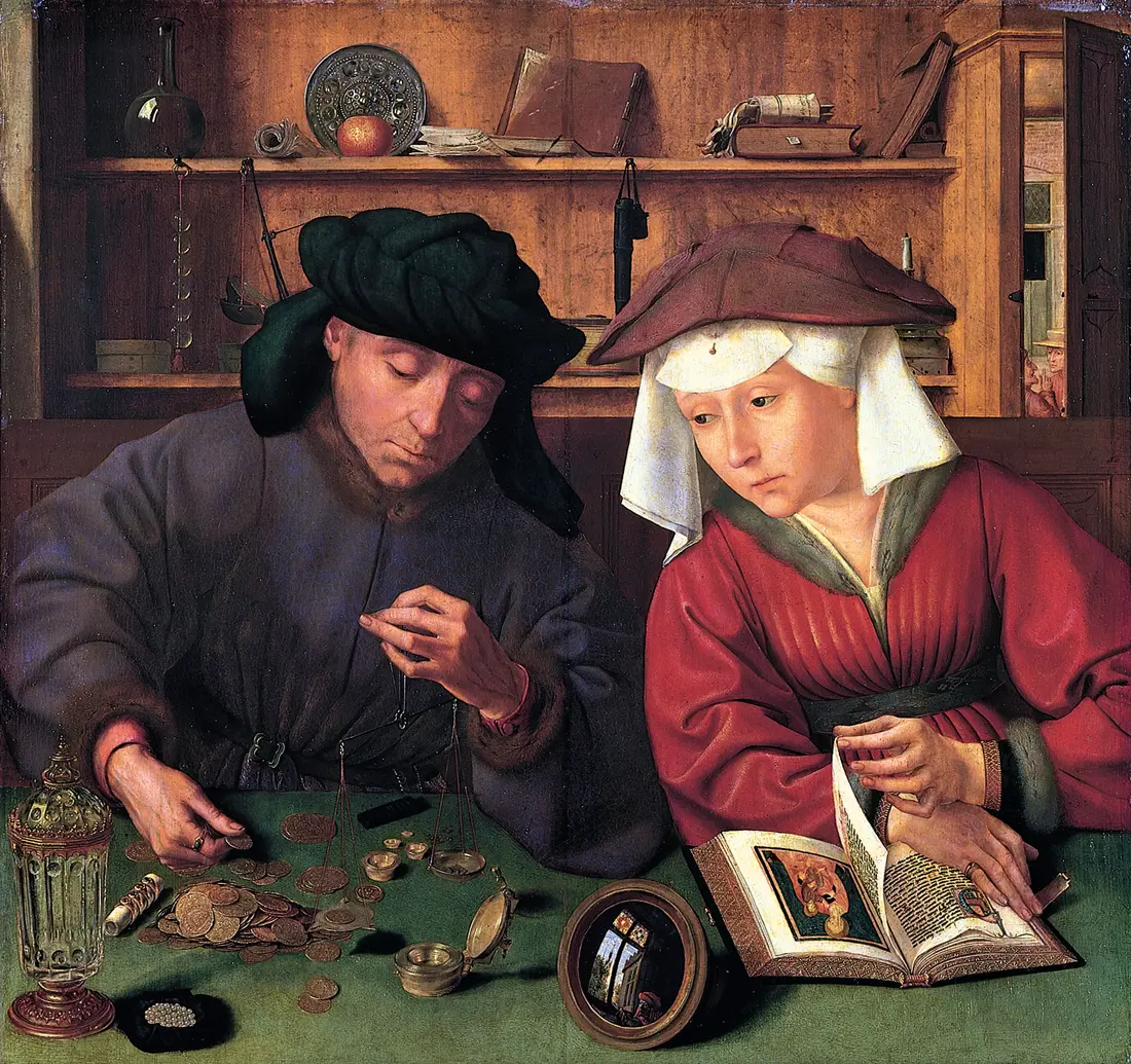 Pintura de 1514: um cambista pesa moedas numa pequena balança enquanto a esposa desvia o olhar do livro de horas para o dinheiro. Um espelho convexo reflete alguém fora da cena.